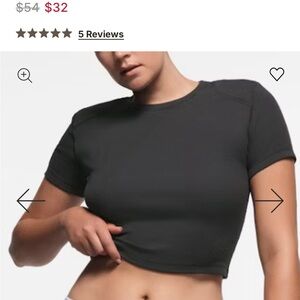 SKIMS LKE NEW SHOLDER PAD CROPPED TOP